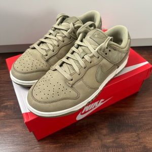Nike Dunk low, olive green